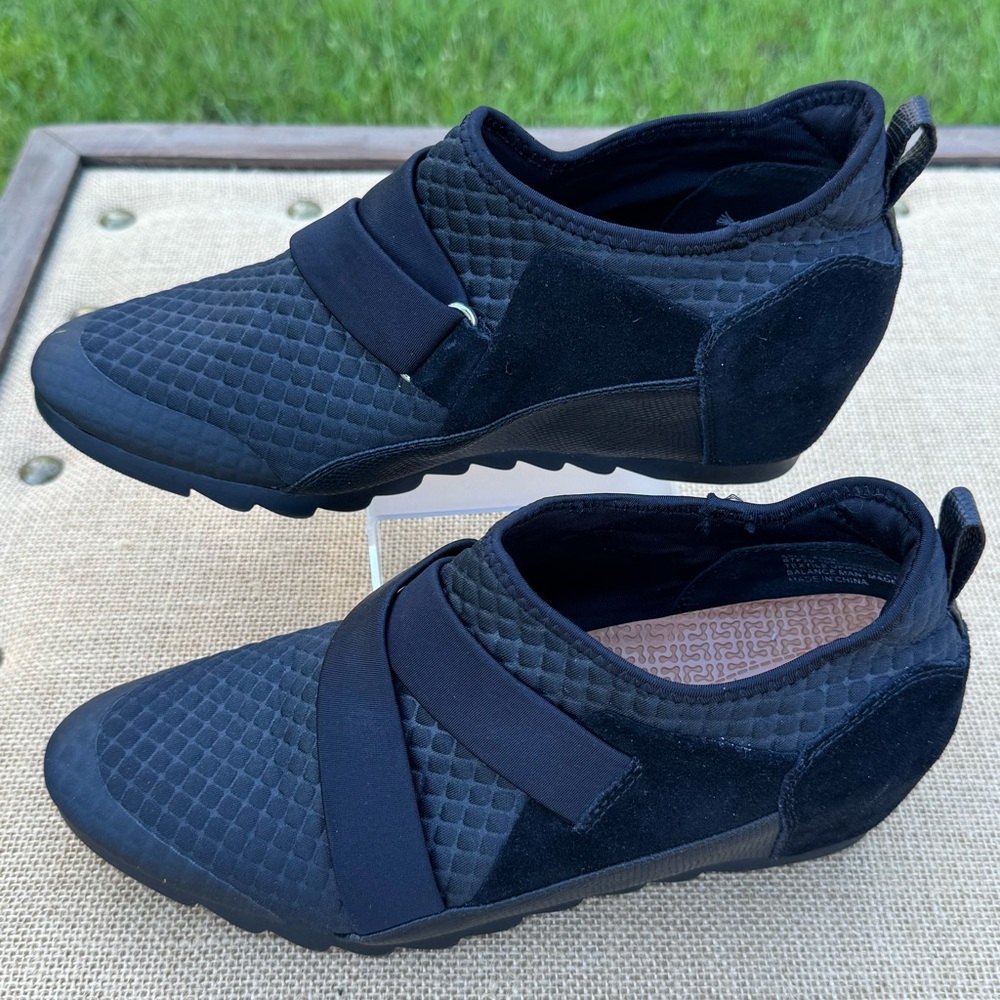 Baretraps Axle Posture Plus Wedge Women's Casual 8.5M